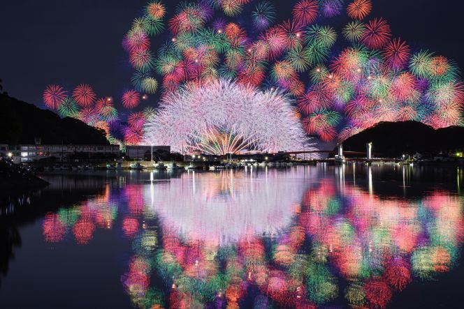 【きほく燈籠祭】2024年の彩色千輪菊（横版）.jpg